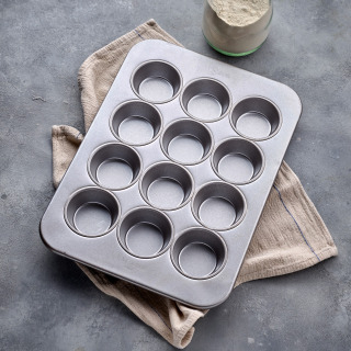 Chicago Metallic Professional Glazed 12-Cup Muffin Tray 