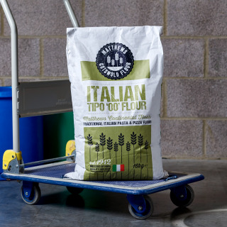 Matthews Italian Typo 00-16kg by Matthews Cotswold Flour