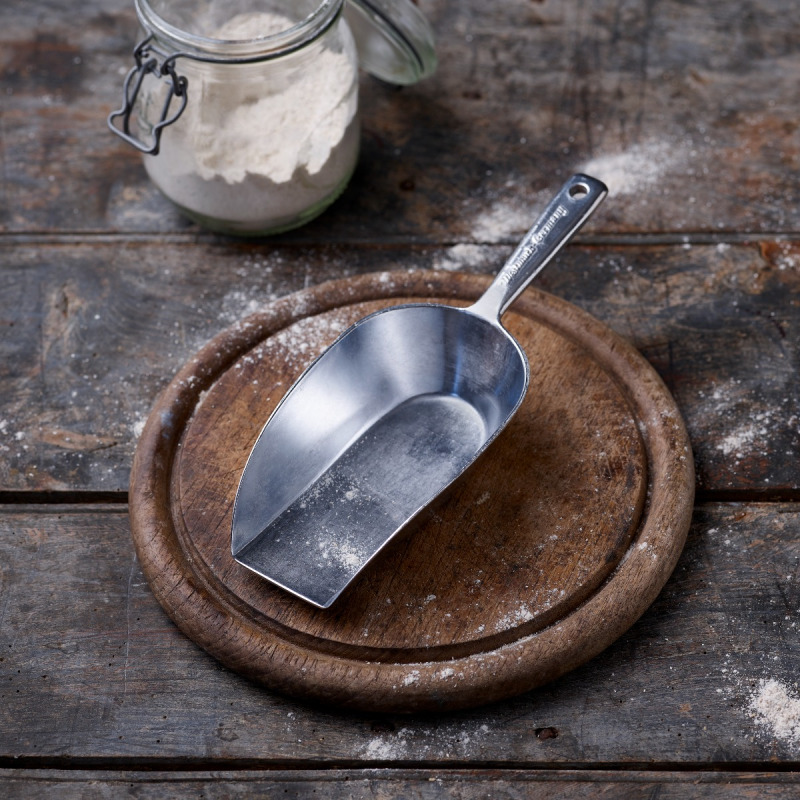 https://www.bakerybits.co.uk/media/catalog/product/cache/f699b18bf111a2b681f895133e267a07/image/236650c5/kitchen-flour-scoop-250g.jpg