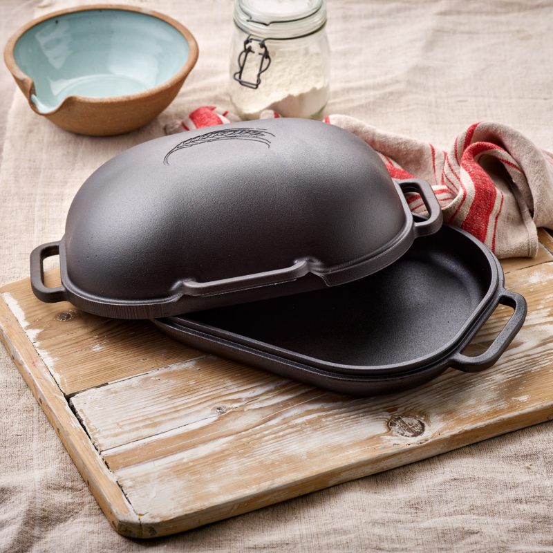 https://www.bakerybits.co.uk/media/catalog/product/cache/f699b18bf111a2b681f895133e267a07/image/4046cfdb/the-challenger-bread-pan-for-the-crustiest-loaf.png