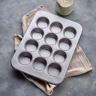 Chicago Metallic Professional Glazed 12 Cup Muffin Tray by Chicago Metallic