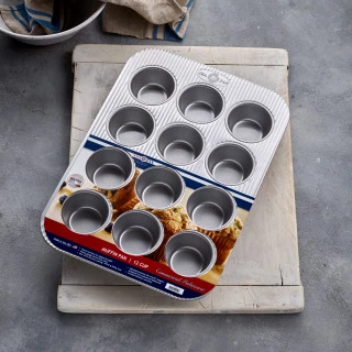 USA Pan 12 Cup Muffin Tray by USA Pan