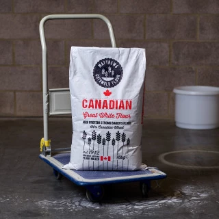 Matthews 100% Canadian Strong White Flour - 16kg by Matthews Cotswold Flour