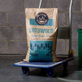 Matthews Cotswold Eight Grain Mix - 16kg by Matthews Cotswold Flour